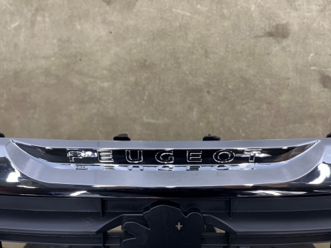 Zderzak przedni Peugeot Partner 2 II 15-18r. Lift przód 9810923277