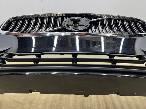 Zderzak przedni Volvo V60 2 II S60 3 III 18r.- przód 4XPDC spryski 31690589