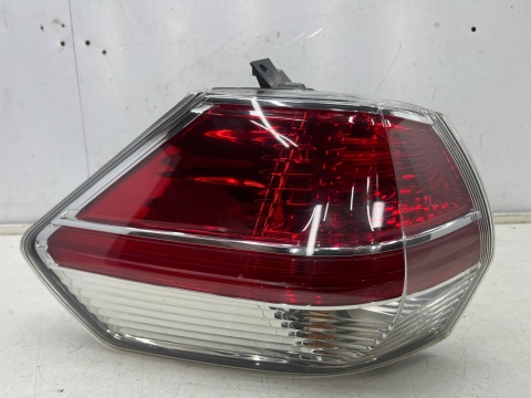 Lampa Nissan X-Trail III T32 Rogue 13-17r. Przedlift LEWA tylna w błotnik oryginalna lewy tył EUROPA Koito 220-17939