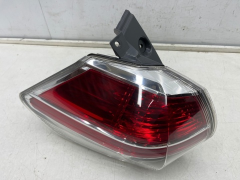 Lampa Nissan X-Trail III T32 Rogue 13-17r. Przedlift LEWA tylna w błotnik oryginalna lewy tył EUROPA Koito 220-17939