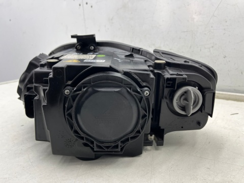 Lampa reflektor Audi A4 b7 04-08r. prawa przednia Xenon ksenon skrętna Europa oryginal prawy przód 8e0941004af