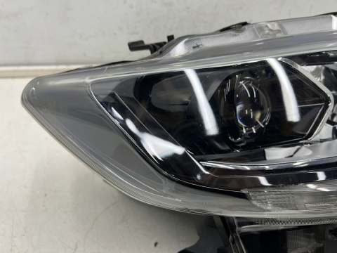 Lampa reflektor Nissan X-Trail III T32 Rogue 13-17r. Przedlift prawa przednia FULL LED Europa oryginal nieuszkodzona prawy przód