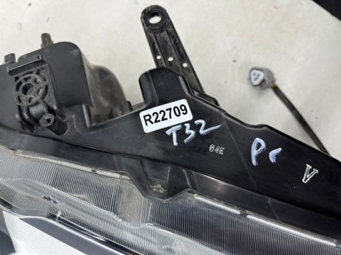 Lampa reflektor Nissan X-Trail III T32 Rogue 13-17r. Przedlift prawa przednia FULL LED Europa oryginal nieuszkodzona prawy przód