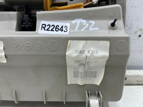 Lampka oświetlenia kabiny Nissan X-Trail III T32 Rogue 13-21r. schowek na okulary podsufitki pszycisk otwierania szyberdachu