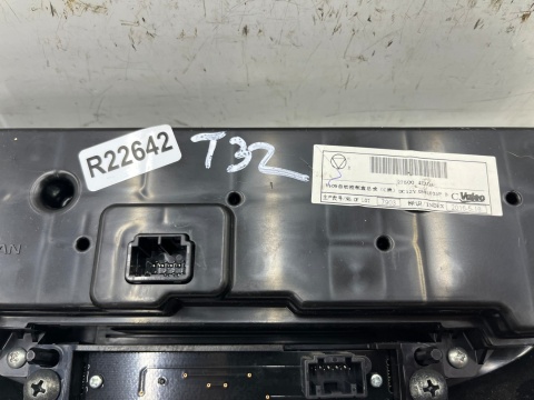 Panel klimatyzacji Nissan X-Trail III T32 Rogue Qashqai II j11 13-21r. sterowania nawiewem wentylacją climatronic 275004ea0a