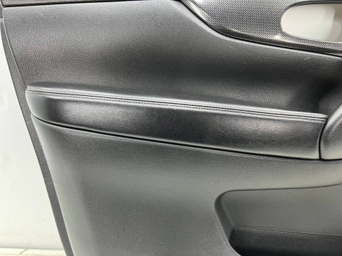 Tapicerka Nissan X-Trail III T32 Rogue 13-21r. lewy przedni boczek drzwi kierowcy lewy przód