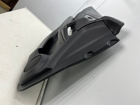 Tapicerka Nissan X-Trail III T32 Rogue 13-21r. lewy przedni boczek drzwi kierowcy lewy przód