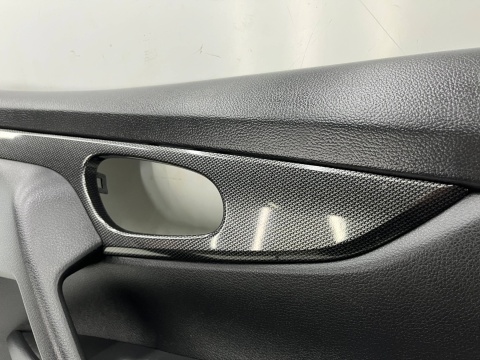 Tapicerka Nissan X-Trail III T32 Rogue 13-21r. prawy przedni boczek drzwi prawy przód