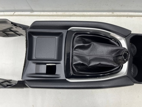 Tunel środkowy Nissan X-Trail III T32 Rogue 13-21r. podłokietnik obudowa uchwyty na kubki mieszek lewarka