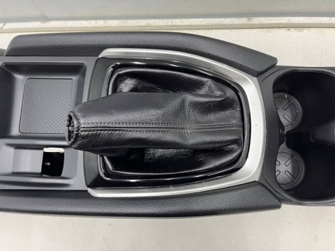 Tunel środkowy Nissan X-Trail III T32 Rogue 13-21r. podłokietnik obudowa uchwyty na kubki mieszek lewarka