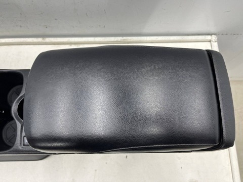 Tunel środkowy Nissan X-Trail III T32 Rogue 13-21r. podłokietnik obudowa uchwyty na kubki mieszek lewarka