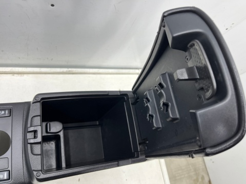 Tunel środkowy Nissan X-Trail III T32 Rogue 13-21r. podłokietnik obudowa uchwyty na kubki mieszek lewarka