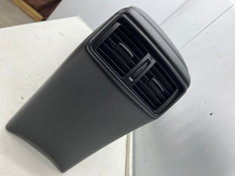 Tunel środkowy Nissan X-Trail III T32 Rogue 13-21r. podłokietnik obudowa uchwyty na kubki mieszek lewarka