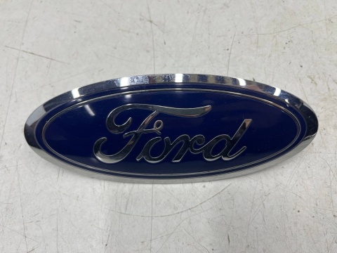 Znaczek Ford Kuga MK3 20-24r. przedni znaczek zderzaka atrapy maski emblemat przód ORYGNALNY lj6b-8b262-aa