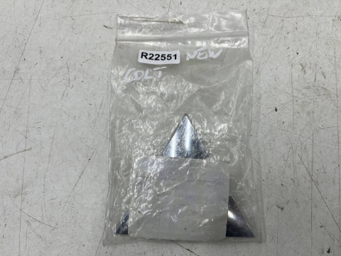 Znaczek Mitsubishi Colt VI 6 Z30 04-12r. NOWY znaczek emblemat na przedni zderzak w atrapę przód ORYGNALNY 6407a069