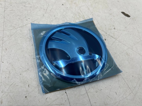 Znaczek Skoda Octavia IV 4 19r.- NOWY znaczek maski emblemat na przedni zderzak przód ORYGNALNY 5e3853621cfod