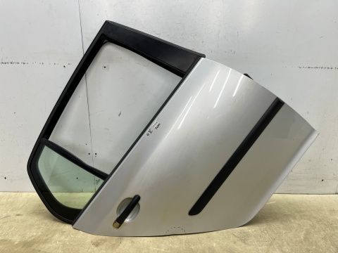 Drzwi VW Golf V 5 03-09r. LA7W 5D HB prawe tylne prawy tył gołe 1K6833312H