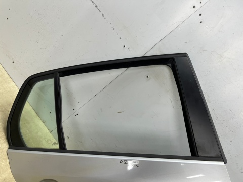 Drzwi VW Golf V 5 03-09r. LA7W 5D HB prawe tylne prawy tył gołe 1K6833312H