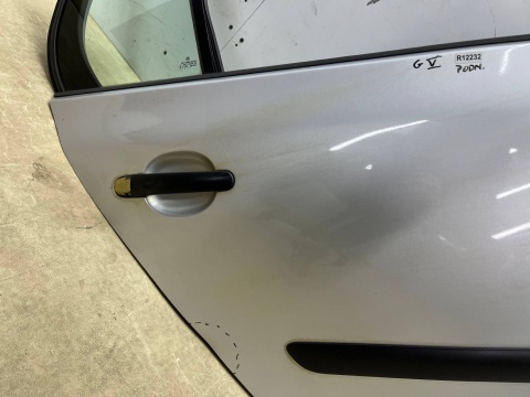 Drzwi VW Golf V 5 03-09r. LA7W 5D HB prawe tylne prawy tył gołe 1K6833312H