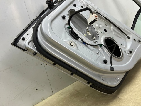 Drzwi VW Golf V 5 03-09r. LA7W 5D HB prawe tylne prawy tył gołe 1K6833312H