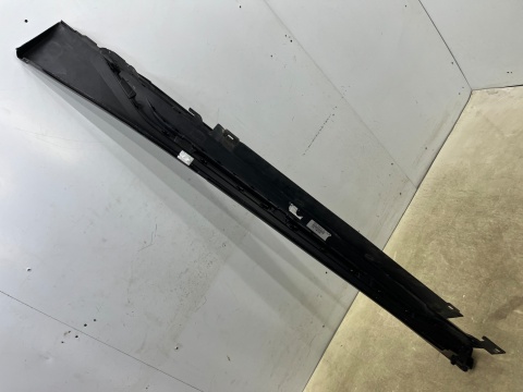 Listwa progowa BMW X1 U11 M-pakiet Msport 22r.- prawa nakładka progu zewnętrzna prawy próg 5a01682 9881952