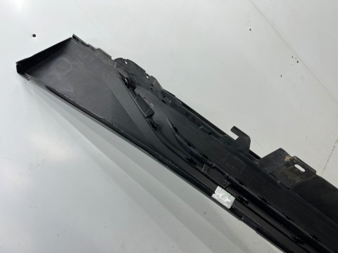 Listwa progowa BMW X1 U11 M-pakiet Msport 22r.- prawa nakładka progu zewnętrzna prawy próg 5a01682 9881952