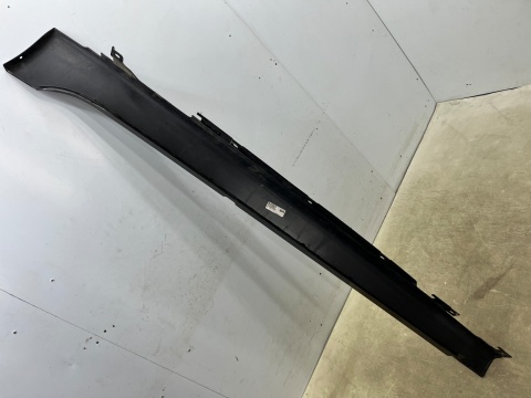 Listwa progowa BMW 2 F46 Gran Tourer 14-22r. PRAWA nakładka progu zewnętrzna prawy próg 7318852