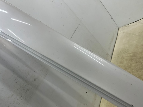 Listwa progowa BMW 5 F10 F11 sedan kombi 10-17r. lewa nakładka progu zewnętrzna kolor Mineralweiss lewy próg 7184773