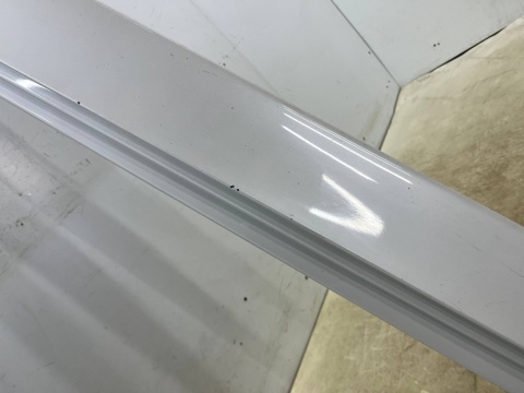 Listwa progowa BMW 5 F10 F11 sedan kombi 10-17r. lewa nakładka progu zewnętrzna kolor Mineralweiss lewy próg 7184773