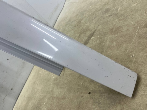 Listwa progowa BMW 5 F10 F11 sedan kombi 10-17r. lewa nakładka progu zewnętrzna kolor Mineralweiss lewy próg 7184773