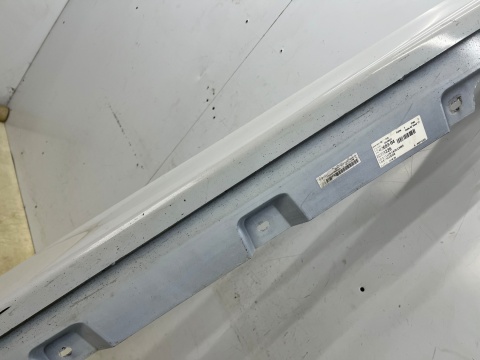 Listwa progowa BMW 5 F10 F11 sedan kombi 10-17r. lewa nakładka progu zewnętrzna kolor Mineralweiss lewy próg 7184773