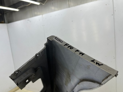 Listwa progowa BMW 5 F10 F11 sedan kombi 10-17r. lewa nakładka progu zewnętrzna kolor Mineralweiss lewy próg 7184773