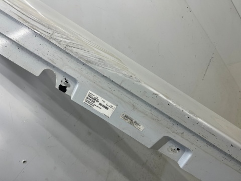 Listwa progowa BMW 5 F10 F11 sedan kombi 10-17r. prawa nakładka progu zewnętrzna kolor Mineralweiss prawy próg 7184774