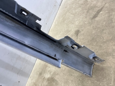 Listwa progowa BMW 5 F10 F11 sedan kombi 10-17r. prawa nakładka progu zewnętrzna kolor Mineralweiss prawy próg 7184774