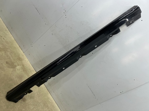 Listwa progowa Mercedes w177 AMG a-klasa 18r.- PRAWA nakładka progu zewnętrzna prawy próg a1776901801