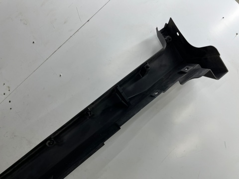 Listwa progowa Nissan X-Trail III T32 Rogue 13-17r. prawa nakładka progu zewnętrzna prawy próg 768504ce0a