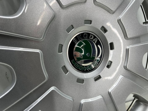 Kołpak Skoda Octavia 2 II 04-13r. kołpaki r15 oryginalne 15 cali 4szt. KOMPLET 1z0601147e