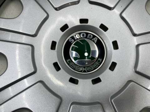 Kołpak Skoda Octavia 2 II 04-13r. kołpaki r15 oryginalne 15 cali 4szt. KOMPLET 1z0601147e