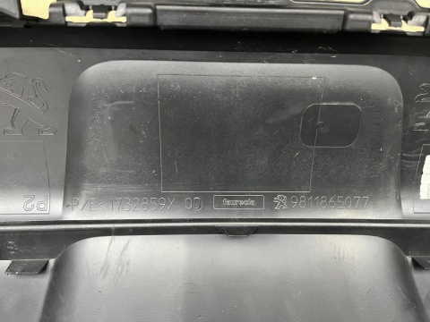 Zderzak tylny Peugeot 3008 2 II 16-24r. tył 6XPDC 9811865077