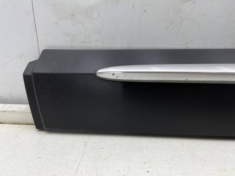 Listwa Mazda CX-3 CX3 14-21r. lewa przednia dolna nakładka drzwi lewy przód listewka srebrny połysk lewy przód d10e-51rb1