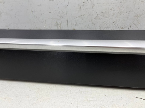 Listwa Mazda CX-3 CX3 14-21r. lewa przednia dolna nakładka drzwi lewy przód listewka srebrny połysk lewy przód d10e-51rb1