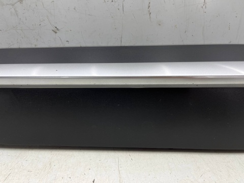 Listwa Mazda CX-3 CX3 14-21r. lewa przednia dolna nakładka drzwi lewy przód listewka srebrny połysk lewy przód d10e-51rb1