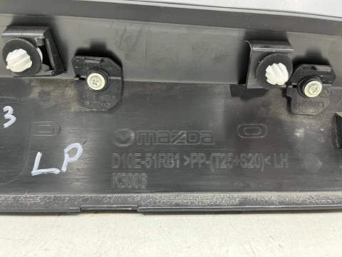 Listwa Mazda CX-3 CX3 14-21r. lewa przednia dolna nakładka drzwi lewy przód listewka srebrny połysk lewy przód d10e-51rb1