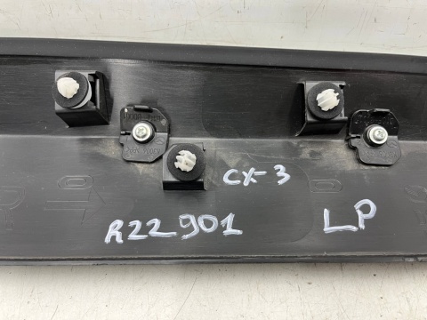 Listwa Mazda CX-3 CX3 14-21r. lewa przednia dolna nakładka drzwi lewy przód listewka srebrny połysk lewy przód d10e-51rb1