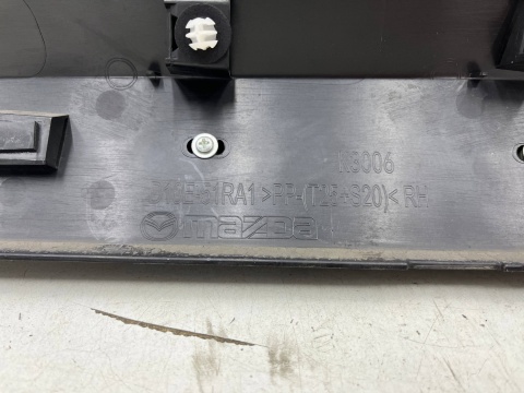 Listwa Mazda CX-3 CX3 14-21r. prawa przednia dolna nakładka drzwi CHROM prawy przód listewka chromowana d10e-51ra1