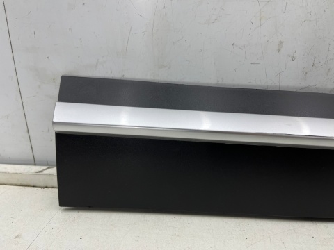 Listwa Mazda CX-3 CX3 14-21r. prawa przednia dolna nakładka drzwi prawy przód listewka srebrny połysk d10e-51rb1