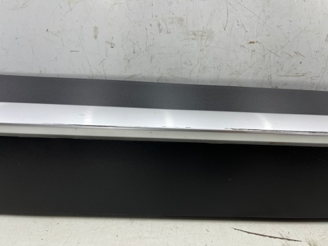 Listwa Mazda CX-3 CX3 14-21r. prawa przednia dolna nakładka drzwi prawy przód listewka srebrny połysk d10e-51rb1