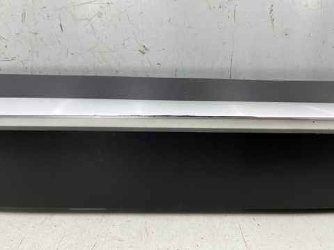 Listwa Mazda CX-3 CX3 14-21r. prawa przednia dolna nakładka drzwi prawy przód listewka srebrny połysk d10e-51rb1