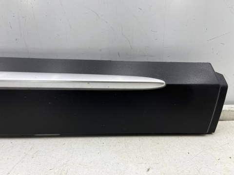 Listwa Mazda CX-3 CX3 14-21r. prawa przednia dolna nakładka drzwi prawy przód listewka srebrny połysk d10e-51rb1