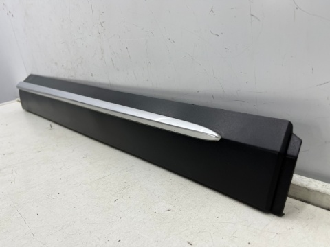 Listwa Mazda CX-3 CX3 14-21r. prawa przednia dolna nakładka drzwi prawy przód listewka srebrny połysk d10e-51rb1